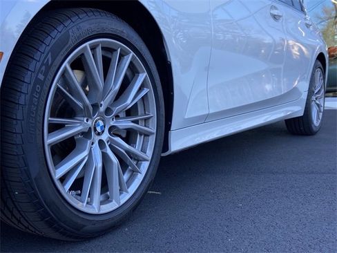 Certified 2023 BMW 330i xDrive Sedan w/ Convenience Package image 9
