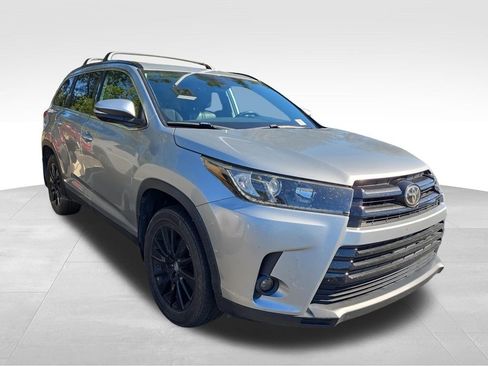 Used 2019 Toyota Highlander SE AWD/4WD image 1