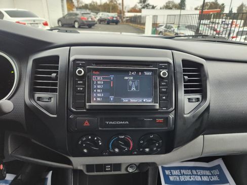 Used 2015 Toyota Tacoma PreRunner image 13