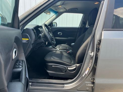 Used 2016 Kia Soul + FWD image 10