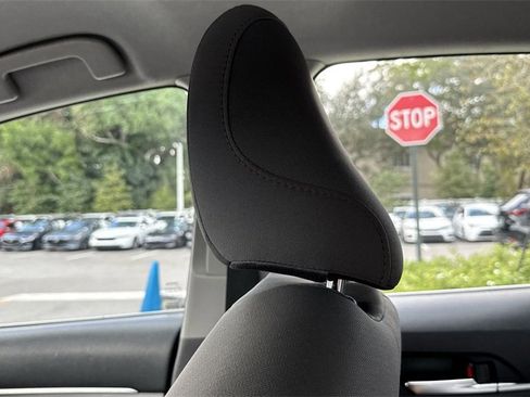 Used 2018 Toyota Camry L image 17