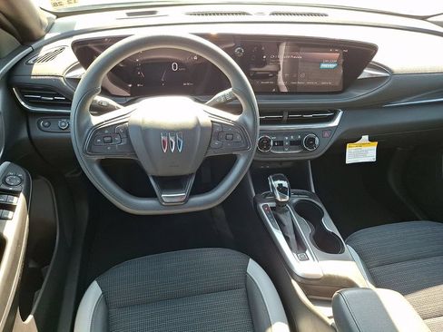 Used 2024 Buick Envista Preferred FWD image 2