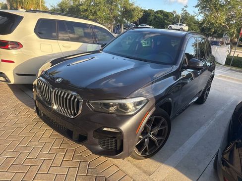 Used 2019 BMW X5 xDrive40i w/ M Sport Package image 3