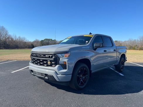 Used 2024 Chevrolet Silverado 1500 Custom image 1