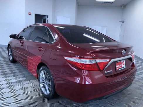Used 2015 Toyota Camry SE image 12