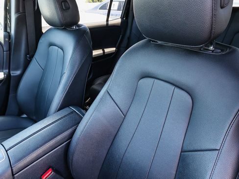 Used 2021 Mercedes-Benz GLB 250 w/ Premium Package image 28