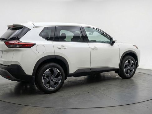 Used 2025 Nissan Rogue SV FWD image 9
