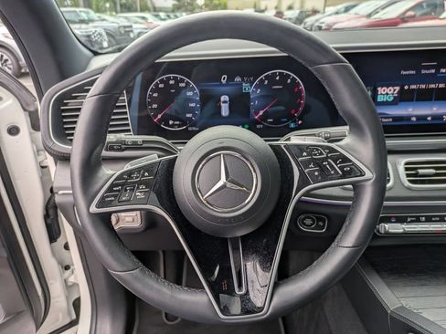 Used 2025 Mercedes-Benz GLS 450 4MATIC image 23
