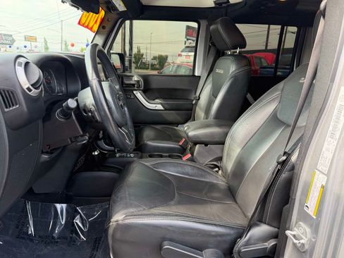 Used 2016 Jeep Wrangler Unlimited Sahara w/ Connectivity Group AWD/4WD image 10