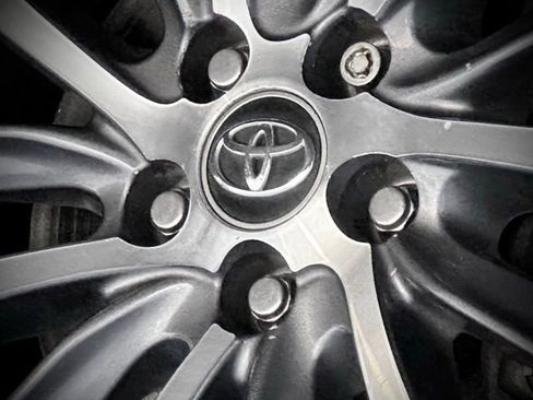 Used 2018 Toyota Highlander XLE w/ Protection Package #3 image 13