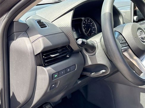 Used 2025 Nissan Sentra SV FWD image 10