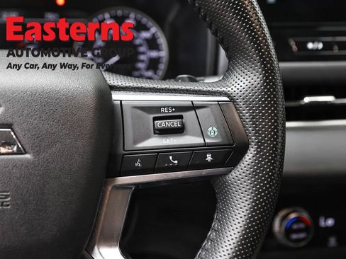 Used 2025 Mitsubishi Outlander AWD image 16