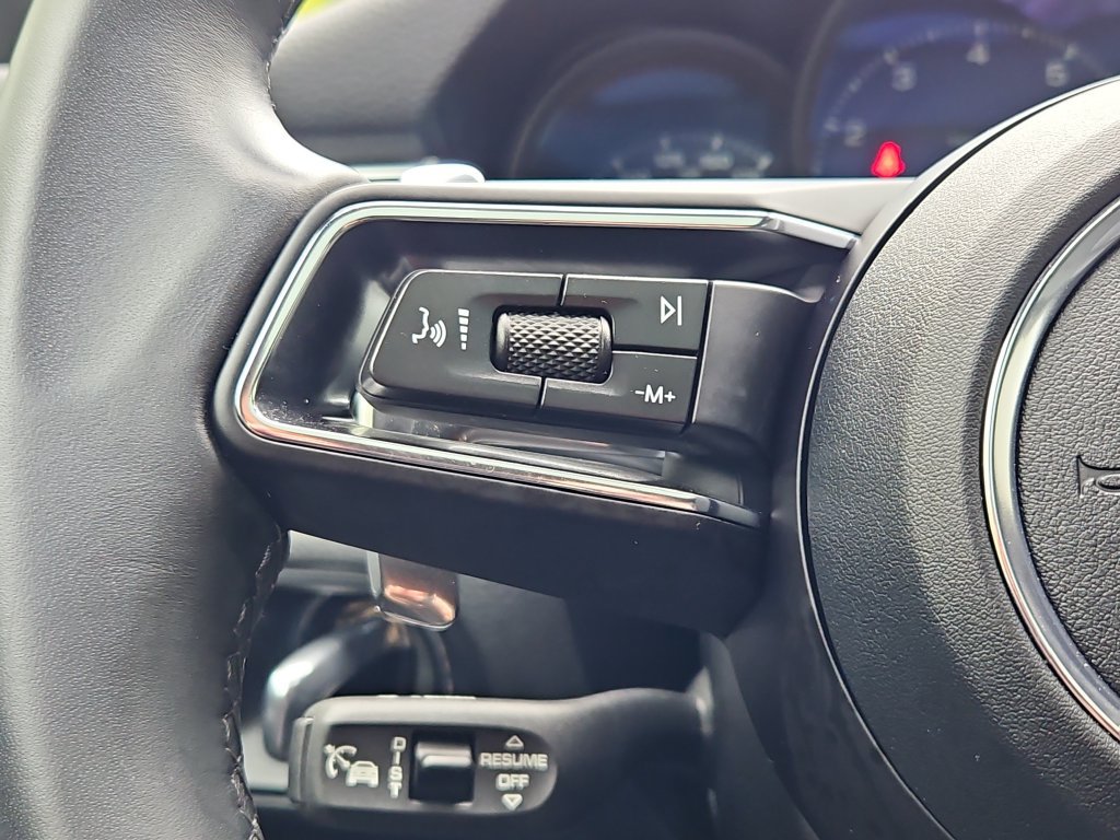 Certified 2026 Porsche Macan AWD/4WD image 28