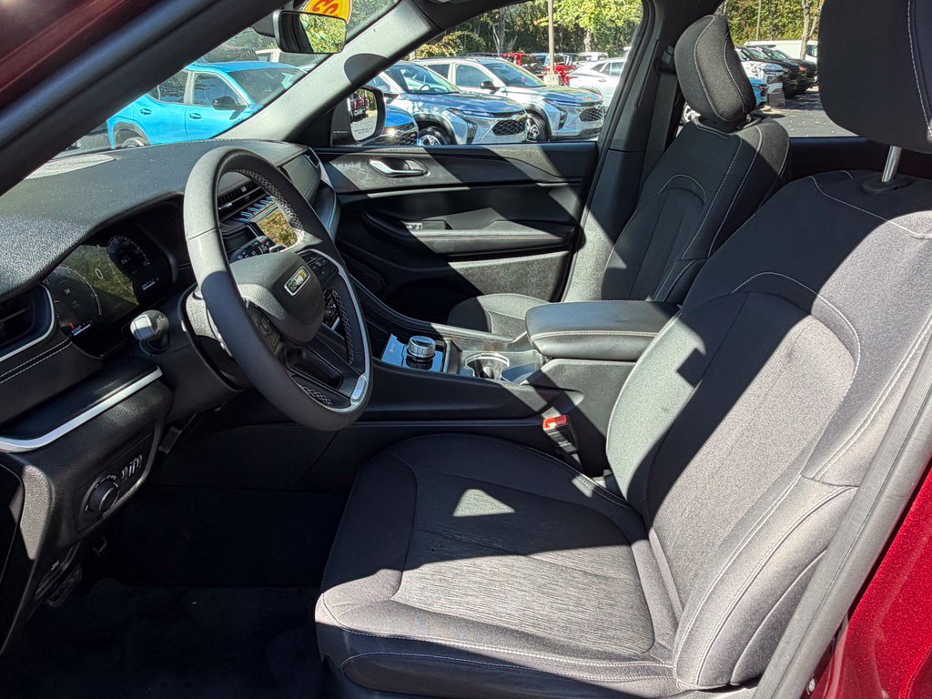 Used 2025 Jeep Grand Cherokee Laredo X w/ Luxury Tech Group I AWD/4WD image 25
