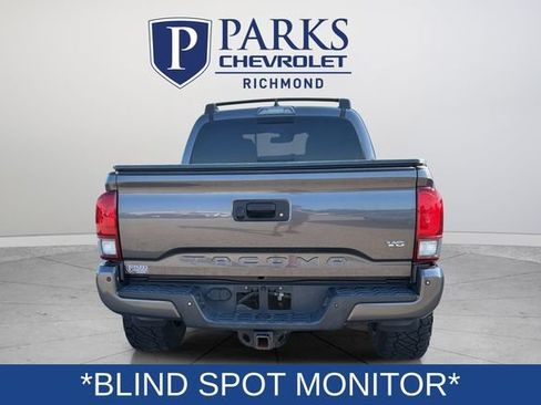 Used 2018 Toyota Tacoma TRD Sport w/ TRD Premium Sport Package AWD/4WD image 6