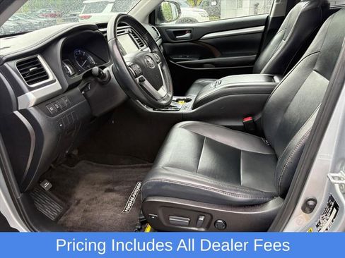 Used 2019 Toyota Highlander XLE AWD/4WD image 17