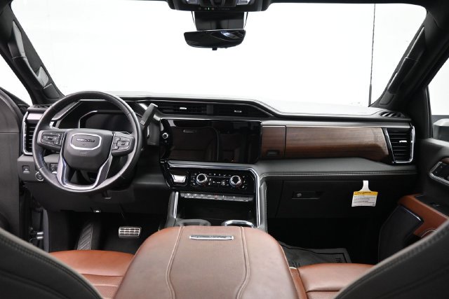 Used 2025 GMC Sierra 3500 Denali Ultimate AWD/4WD image 28