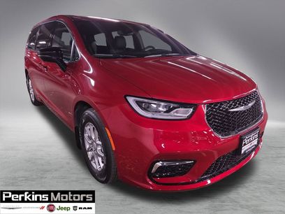 New 2026 Chrysler Pacifica Select