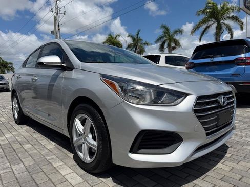 Used 2022 Hyundai Accent SE FWD image 1