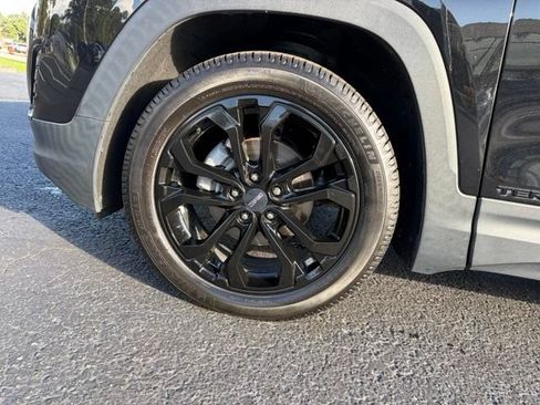 Used 2020 GMC Terrain SLE w/ Driver Convenience Package AWD/4WD image 9