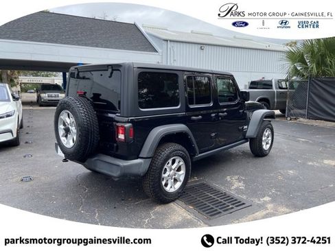 Used 2021 Jeep Wrangler Unlimited Islander image 4