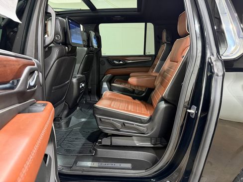 Used 2023 GMC Yukon XL Denali Ultimate AWD/4WD image 36