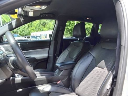 Used 2024 Jeep Compass Latitude AWD/4WD image 18