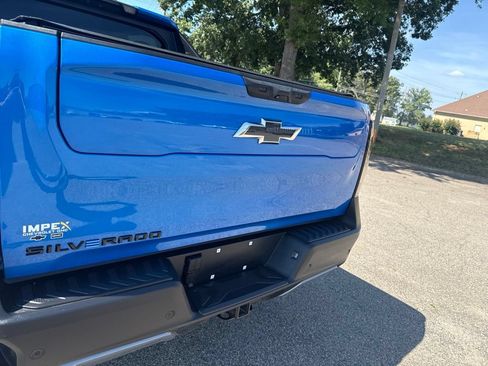 Used 2026 Chevrolet Silverado EV Trail Boss AWD/4WD image 32