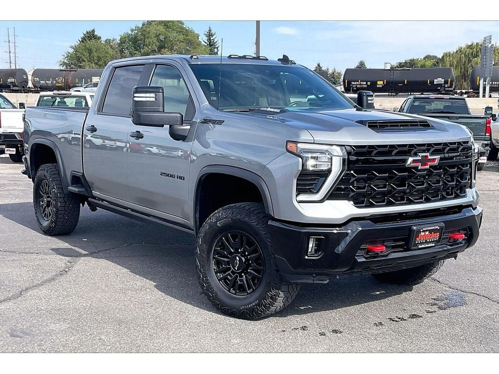 Used 2024 Chevrolet Silverado 2500 ZR2 w/ Technology Package AWD/4WD image 2