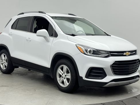 Used 2020 Chevrolet Trax LT FWD image 3