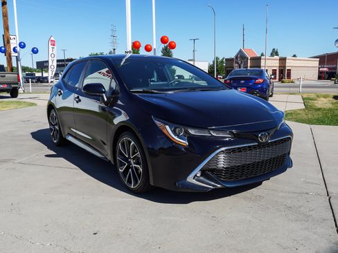 Certified 2022 Toyota Corolla XSE FWD image 2