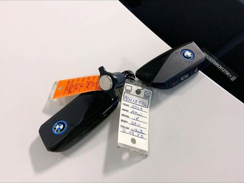 Used 2024 BMW iX xDrive50 w/ Convenience Package image 15