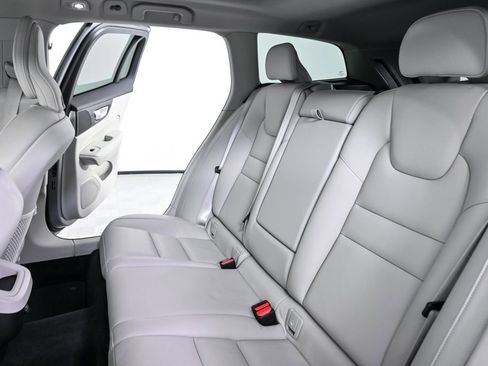Certified 2025 Volvo V60 B5 Cross Country Plus image 22