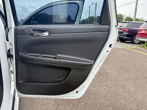 Used 2016 Chevrolet Impala LT image 12