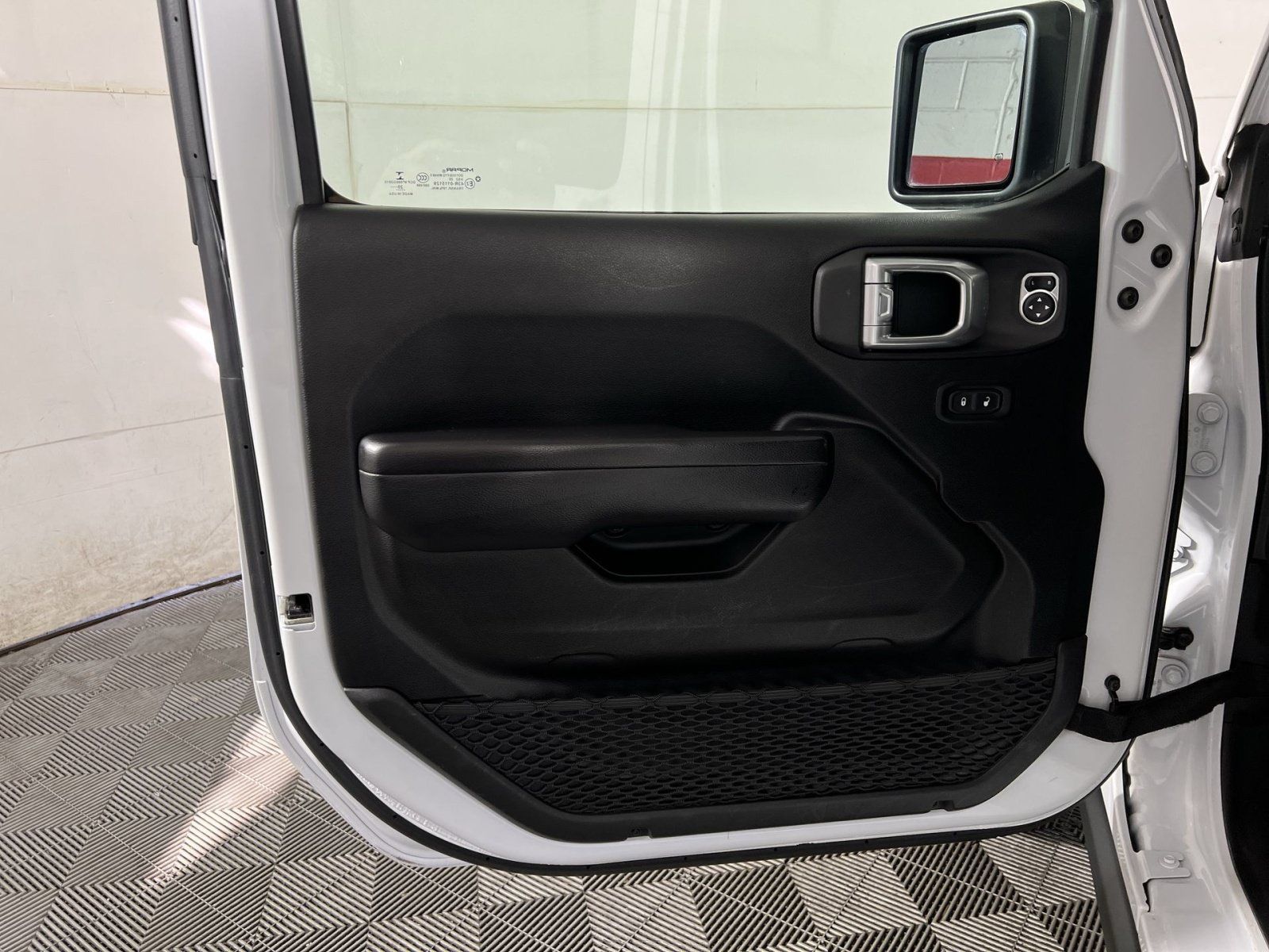 Used 2021 Jeep Wrangler Unlimited Rubicon AWD/4WD image 14