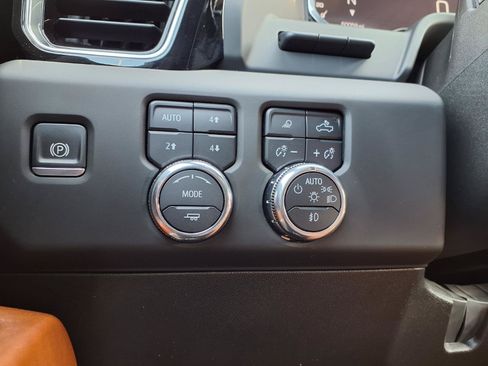 Used 2024 GMC Sierra 3500 Denali Ultimate AWD/4WD image 19