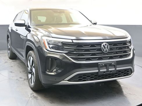 Certified 2025 Volkswagen Atlas Cross Sport SE image 8