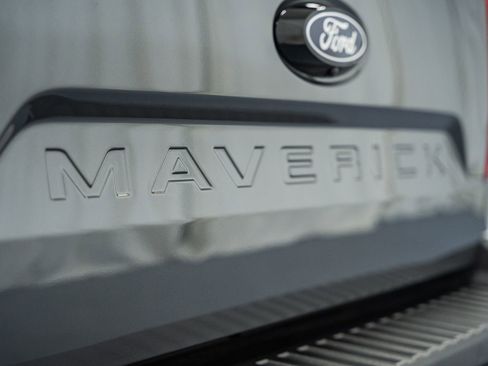 Certified 2026 Ford Maverick Lariat w/ Black Appearance Package image 9