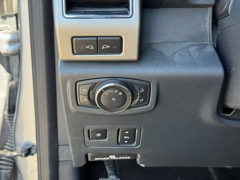 Used 2022 Ford F250 Lariat w/ Black Appearance Package AWD/4WD image 19