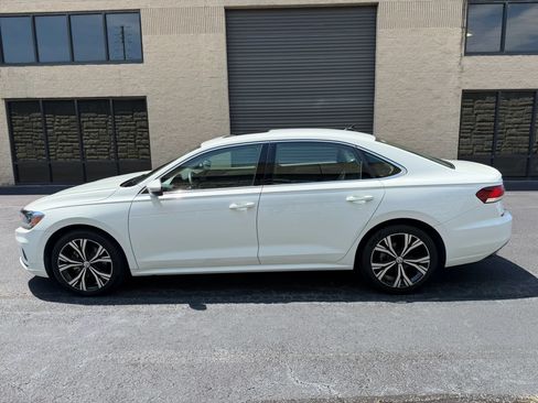 Used 2022 Volkswagen Passat 2.0T SE FWD image 2