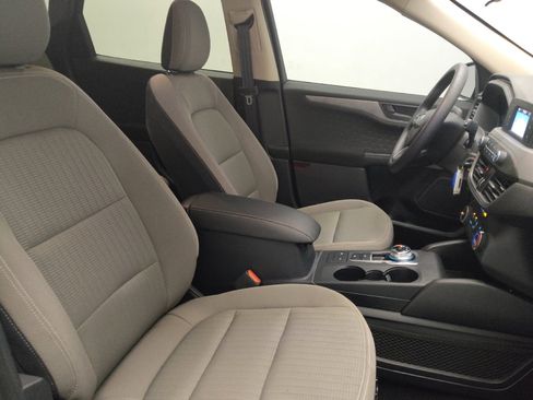 Used 2020 Ford Escape S image 21