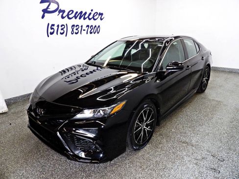 Used 2021 Toyota Camry SE AWD/4WD image 1