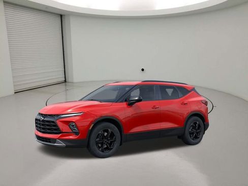 New 2025 Chevrolet Blazer LT w/ Convenience Package image 2