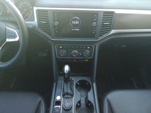 Used 2021 Volkswagen Atlas SE image 11