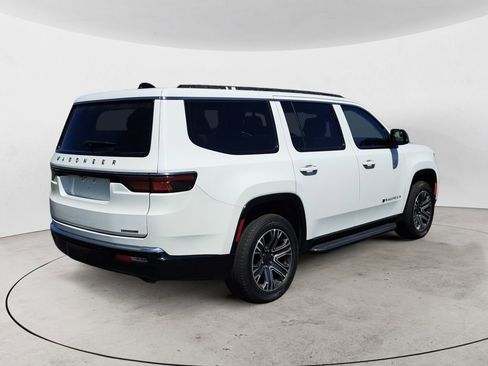 Used 2024 Jeep Wagoneer Series II w/ Flexible Seating Group image 3