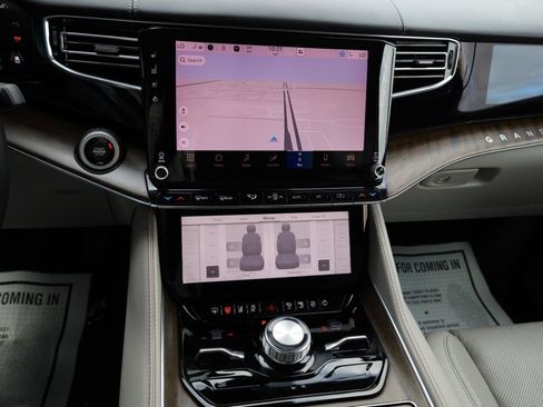 Used 2023 Jeep Grand Wagoneer 4WD image 10