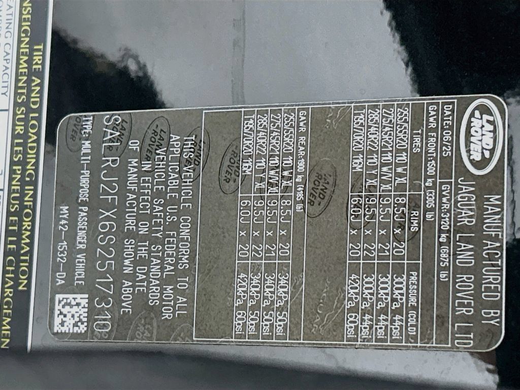 Used 2025 Land Rover Discovery S AWD/4WD image 34