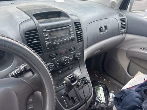 Used 2008 Kia Sedona LX image 15