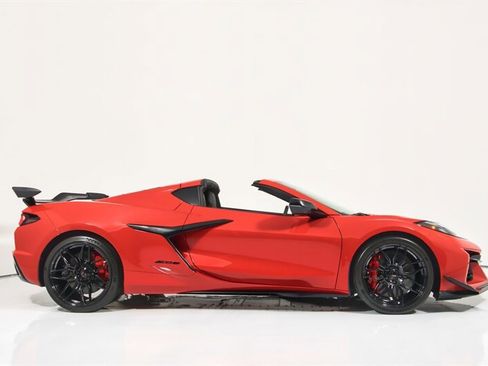 Used 2023 Chevrolet Corvette Z06 w/ Z07 Performance Package RWD image 13
