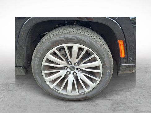 Used 2024 Jeep Grand Wagoneer Series III w/ Rear Seat Video Group 1 AWD/4WD image 9